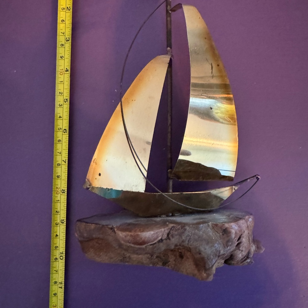 Vintage Sailboat on driftwood base - Picture 3 of 5